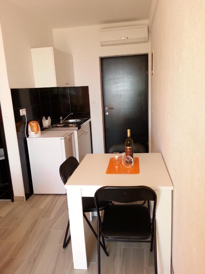 דירות מאקרסקה Grey House מראה חיצוני תמונה