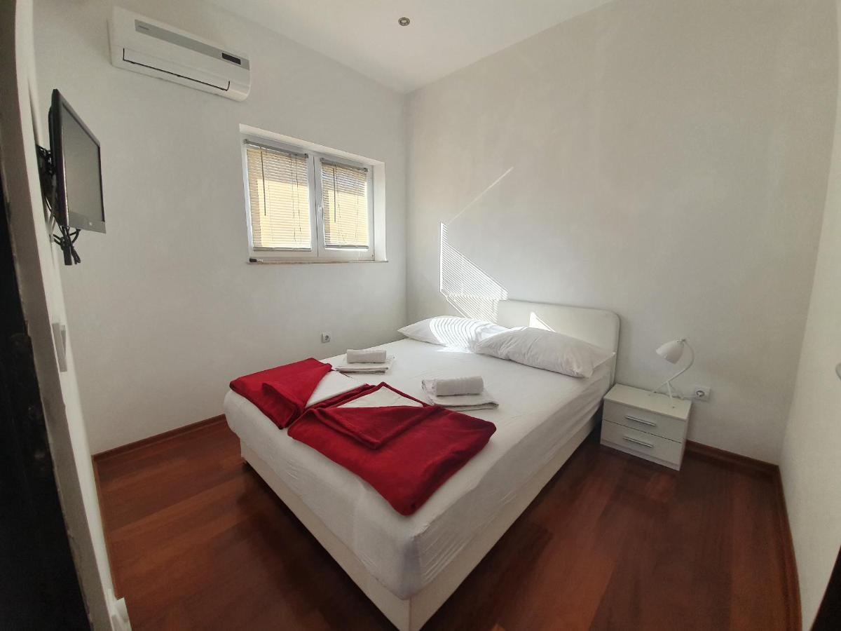 דירות מאקרסקה Grey House מראה חיצוני תמונה