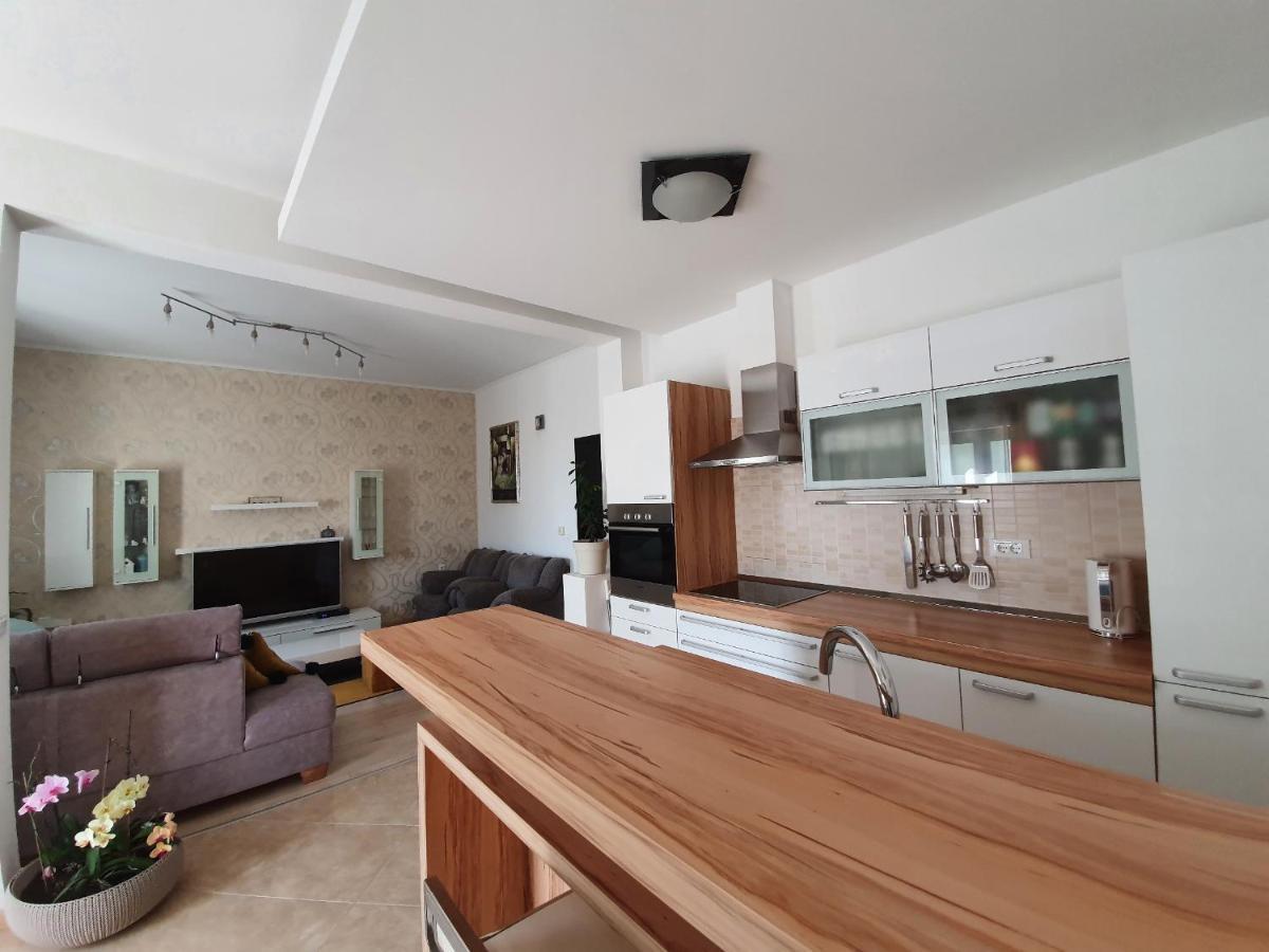 דירות מאקרסקה Grey House מראה חיצוני תמונה