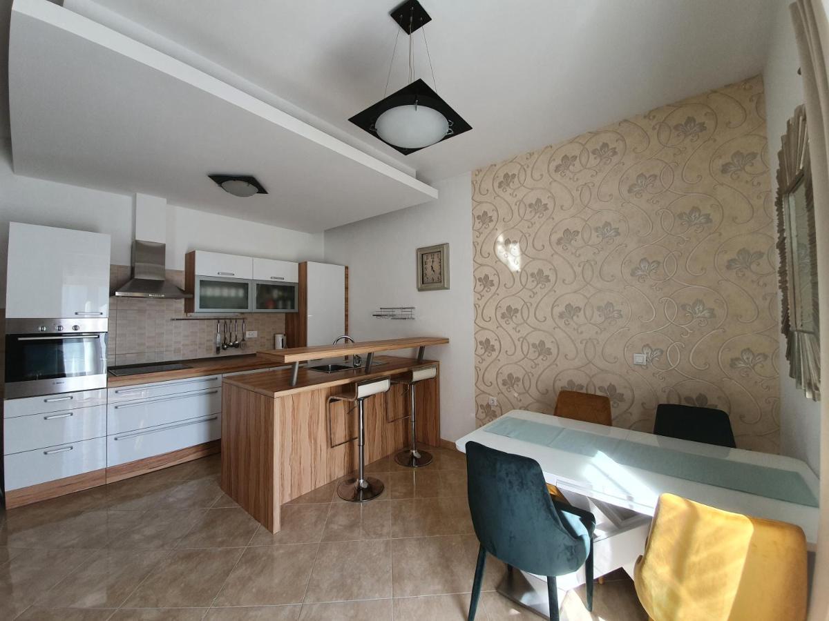 דירות מאקרסקה Grey House מראה חיצוני תמונה