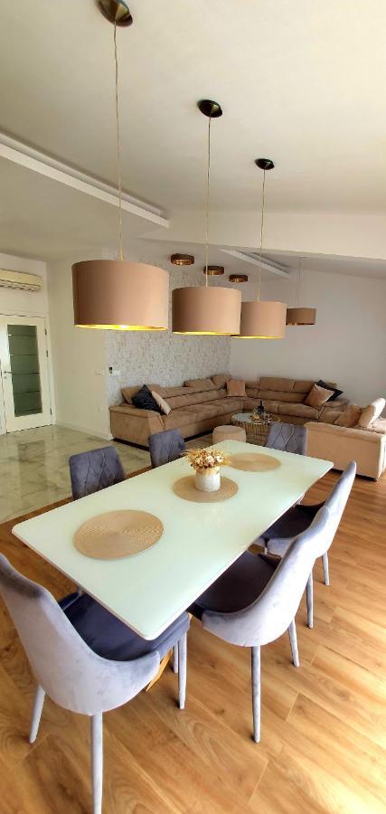 דירות מאקרסקה Grey House מראה חיצוני תמונה
