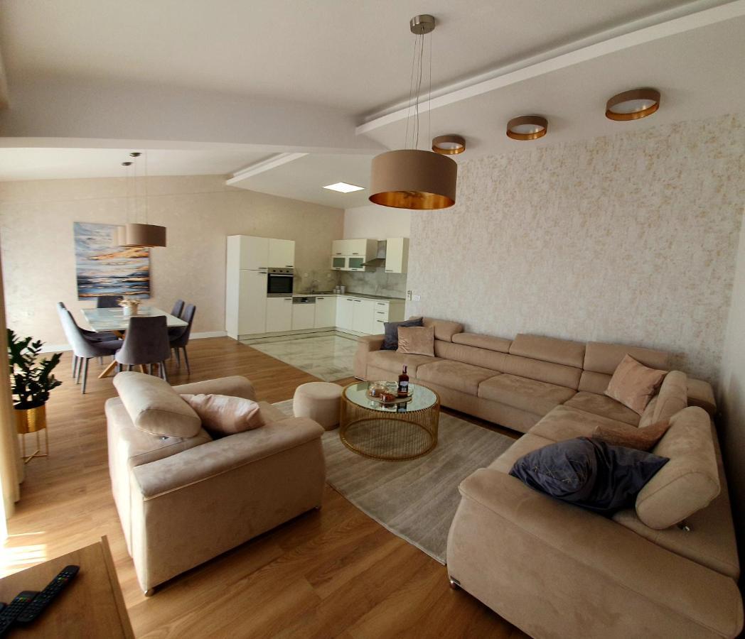 דירות מאקרסקה Grey House מראה חיצוני תמונה
